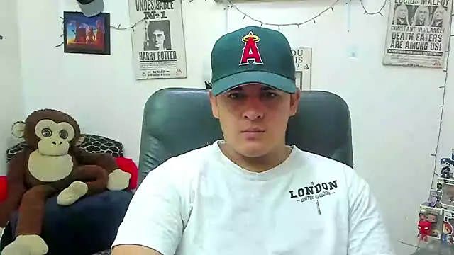 Snapshot of ney_22 chatting on March 18, 2025, 1:34 pm ney 22 online show from March 18, 2025, 1:34 pm