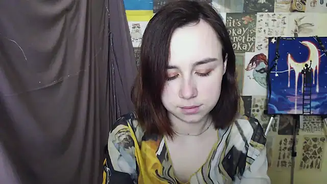 Snapshot of VeryVeryVeryShy_ chatting on March 5, 2025, 6:44 am VeryVeryVeryShy  online show from March 5, 2025, 6:44 am