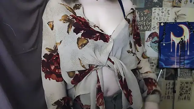 Snapshot of VeryVeryVeryShy_ chatting on March 6, 2025, 6:52 am VeryVeryVeryShy  online show from March 6, 2025, 6:52 am