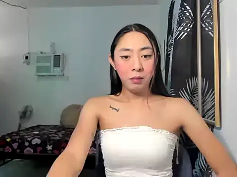 Snapshot of ErikaJayne4u chatting on January 12, 2026, 5:14 am ErikaJayne4u online show from January 12, 2026, 5:14 am