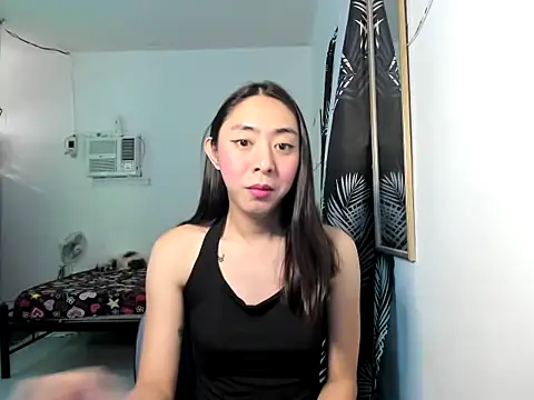 Snapshot of ErikaJayne4u chatting on January 13, 2026, 5:22 am ErikaJayne4u online show from January 13, 2026, 5:22 am