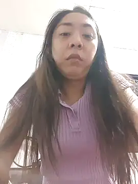 Snapshot of ErikaJayne4u chatting on December 8, 2024, 6:33 am ErikaJayne4u online show from December 8, 2024, 6:33 am