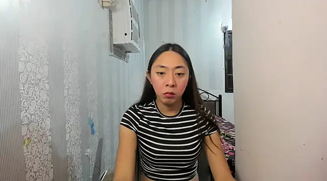 Snapshot of ErikaJayne4u chatting on March 20, 2025, 5:02 am ErikaJayne4u online show from March 20, 2025, 5:02 am