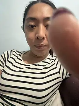 Snapshot of ErikaJayne4u chatting on January 4, 2025, 5:16 am ErikaJayne4u online show from January 4, 2025, 5:16 am