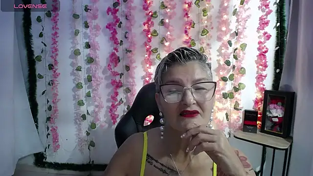 bety-cum2 online show from February 12, 2025, 1:06 pm