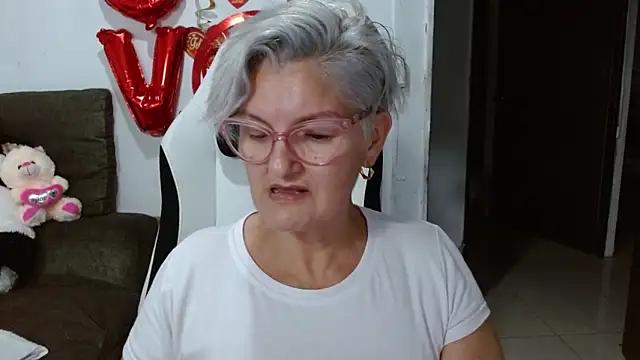 bety-cum2 online show from February 17, 2026, 11:24 pm