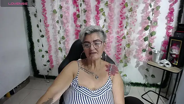 bety-cum2 online show from February 19, 2025, 7:37 pm