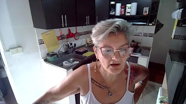 bety-cum2 online show from March 5, 2025, 5:29 pm