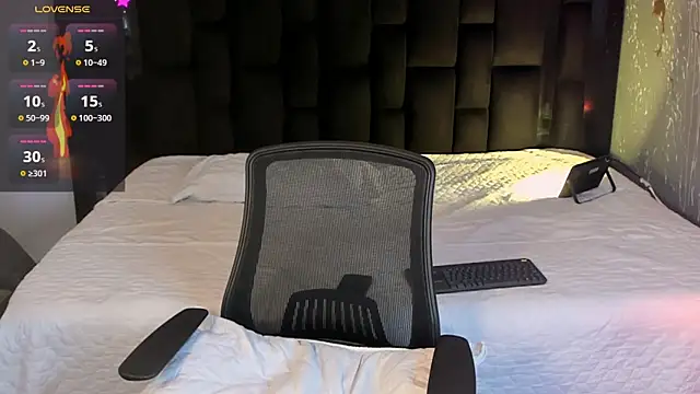 Snapshot of AndyWiilliams chatting on September 24, 2025, 9:43 pm AndyWiilliams online show from September 24, 2025, 9:43 pm