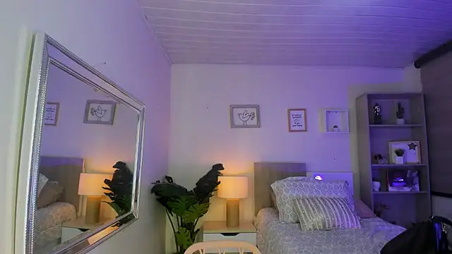 Snapshot of little_antonela chatting on March 19, 2025, 3:51 pm little antonela online show from March 19, 2025, 3:51 pm