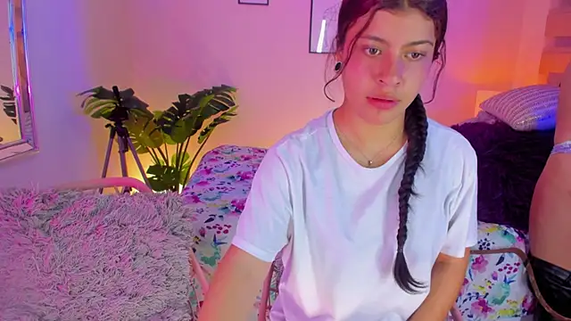Snapshot of little_antonela chatting on September 8, 2025, 3:11 pm little antonela online show from September 8, 2025, 3:11 pm