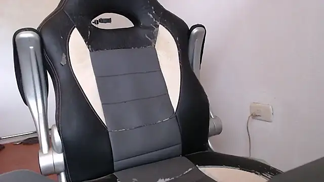 sexatlexx online show from March 2, 2025, 4:14 pm