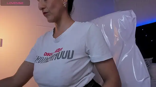lauren fit online show from February 3, 2025, 8:24 pm