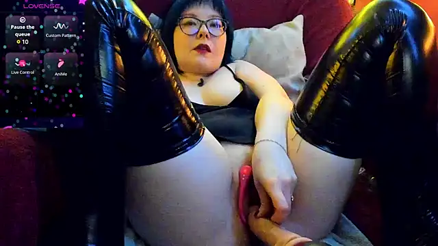Miss Troya online show from December 7, 2024, 4:26 am
