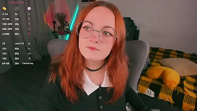 Snapshot of Alice_CutePerv chatting on October 10, 2025, 12:44 am Alice CutePerv online show from October 10, 2025, 12:44 am