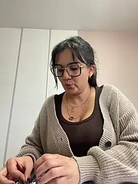 SWEETLILY18 online show from February 4, 2025, 2:21 pm