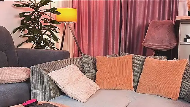 MayaCroft online show from December 2, 2024, 3:31 pm