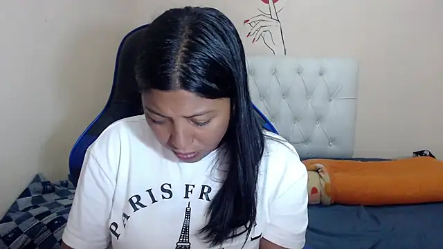 Leylafourniert online show from April 8, 2026, 6:42 pm