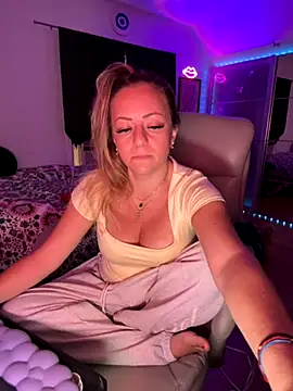 Snapshot of sage_love chatting on October 8, 2025, 6:19 pm sage love online show from October 8, 2025, 6:19 pm