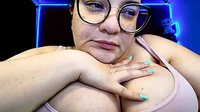 lulubigtitts1 online show from February 6, 2025, 7:35 am