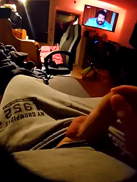 anonymus9006 online show from November 12, 2025, 6:01 pm