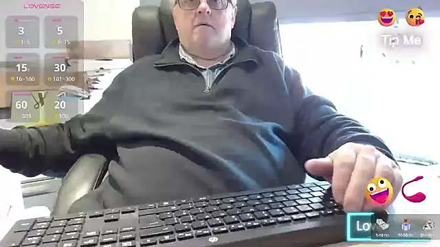 Snapshot of bigbadjon69 chatting on January 6, 2025, 3:29 pm bigbadjon69 online show from January 6, 2025, 3:29 pm