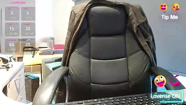 Snapshot of bigbadjon69 chatting on January 27, 2025, 2:13 pm bigbadjon69 online show from January 27, 2025, 2:13 pm