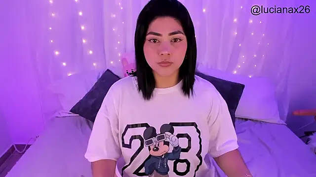 lucy26  online show from November 6, 2025, 1:42 am