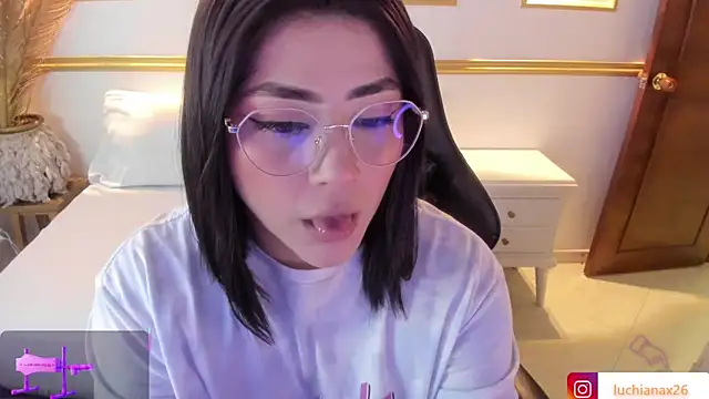 Snapshot of lucy26_ chatting on March 5, 2025, 8:32 am lucy26  online show from March 5, 2025, 8:32 am