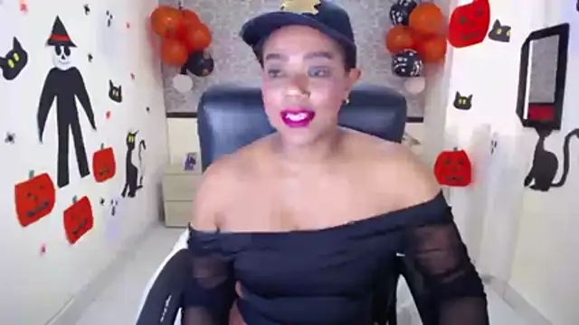 Snapshot of EvaFoxter chatting on October 28, 2025, 4:28 pm EvaFoxter online show from October 28, 2025, 4:28 pm