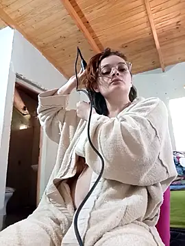 Emmacut online show from October 31, 2025, 3:52 pm