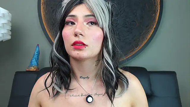 Snapshot of miss_sharlotte18 chatting on October 30, 2025, 6:05 pm miss sharlotte18 online show from October 30, 2025, 6:05 pm