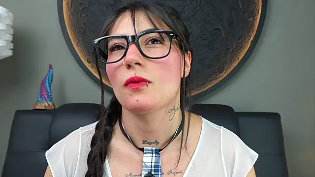 miss sharlotte18 online show from November 13, 2025, 6:12 pm