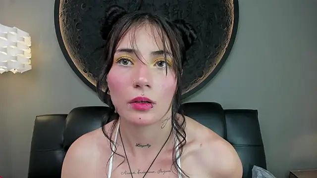 Snapshot of miss_sharlotte18 chatting on March 8, 2025, 6:47 pm miss sharlotte18 online show from March 8, 2025, 6:47 pm