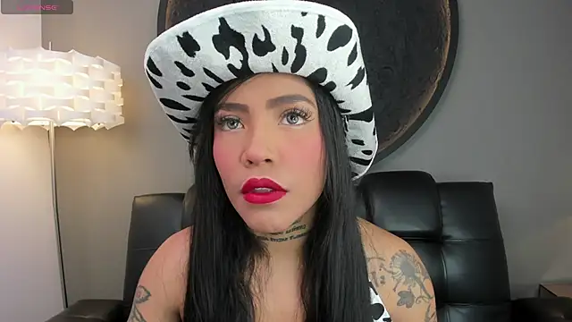 miss vaiolette online show from February 15, 2025, 11:06 am
