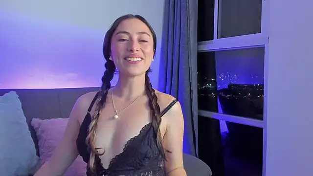 Snapshot of Amatiista chatting on October 5, 2025, 1:29 am Amatiista online show from October 5, 2025, 1:29 am