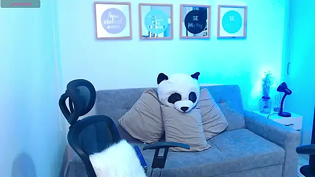 Snapshot of annylouis chatting on October 3, 2025, 7:26 pm annylouis online show from October 3, 2025, 7:26 pm