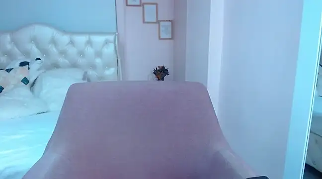 annylouis online show from January 31, 2025, 2:26 am