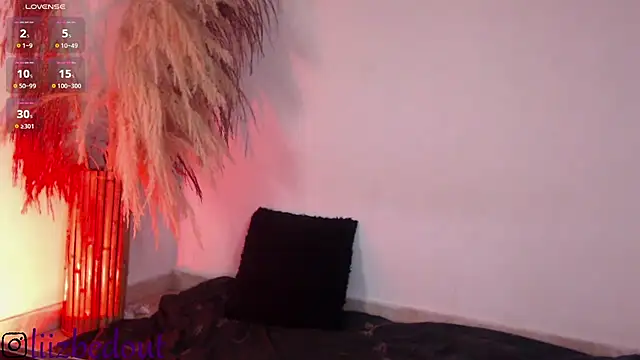 Snapshot of liz_bedoutxx chatting on October 15, 2025, 1:04 am liz bedoutxx online show from October 15, 2025, 1:04 am