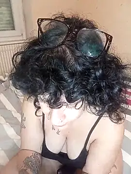 callmelouve online show from November 5, 2025, 1:36 pm