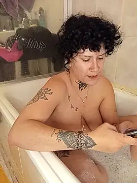 Snapshot of callmelouve chatting on September 27, 2025, 8:15 pm callmelouve online show from September 27, 2025, 8:15 pm