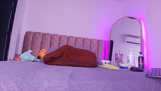  linda milk  online show from April 8, 2026, 3:19 am