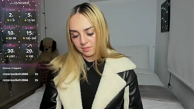 Snapshot of sophi_mooreno chatting on March 11, 2025, 4:08 am sophi mooreno online show from March 11, 2025, 4:08 am