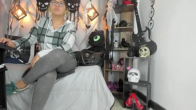 Snapshot of MirandaHaguen chatting on October 15, 2025, 9:45 pm MirandaHaguen online show from October 15, 2025, 9:45 pm