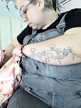 mollieblue69 online show from October 8, 2025, 1:01 pm