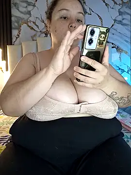 mollieblue69 online show from February 25, 2026, 1:11 pm