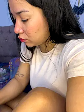 Lizzi 049 online show from November 27, 2025, 7:03 pm