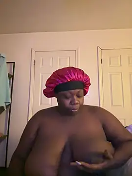 Snapshot of prettypaidkash chatting on February 24, 2025, 6:16 am prettypaidkash online show from February 24, 2025, 6:16 am