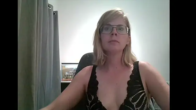 SavannaGirly online show from February 17, 2025, 5:44 pm