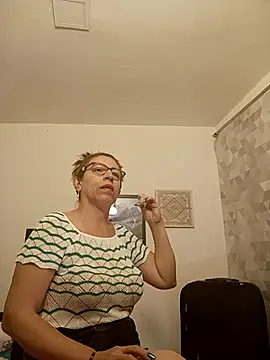 Snapshot of Chayla_Ruiz chatting on September 10, 2025, 12:20 am Chayla Ruiz online show from September 10, 2025, 12:20 am